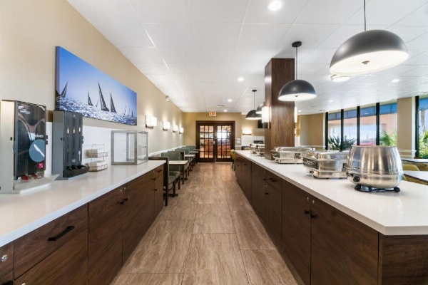 Beachfront Palms Hotel image 14