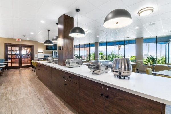 Beachfront Palms Hotel image 19