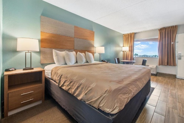 Beachfront Palms Hotel image 24