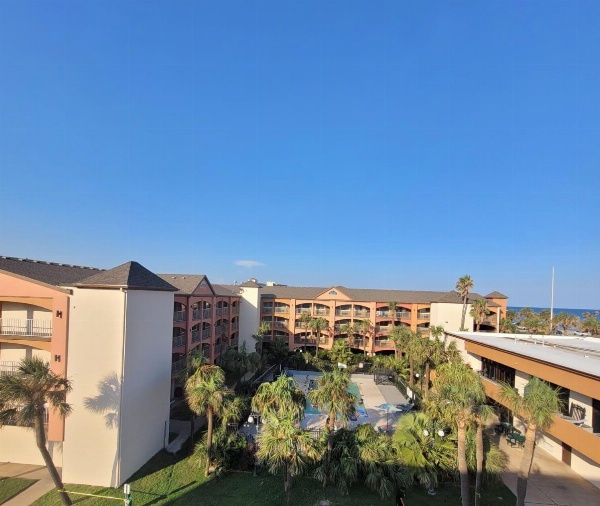 Beachfront Palms Hotel image 4